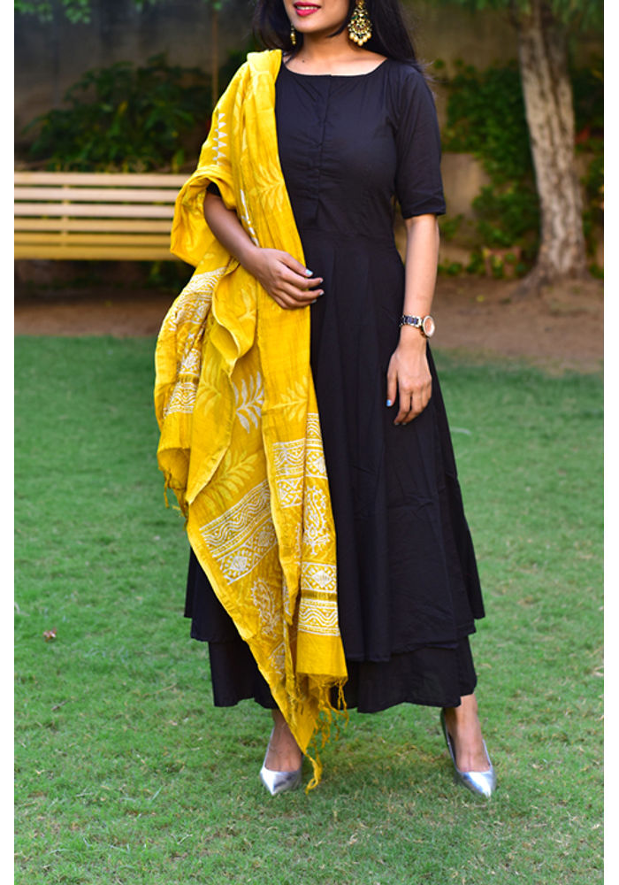 black suit with dupatta