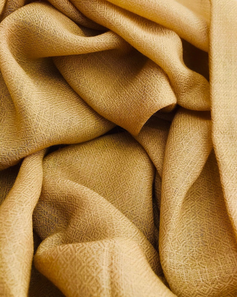 Diamond weave cashmere scarf in dark beige yellow