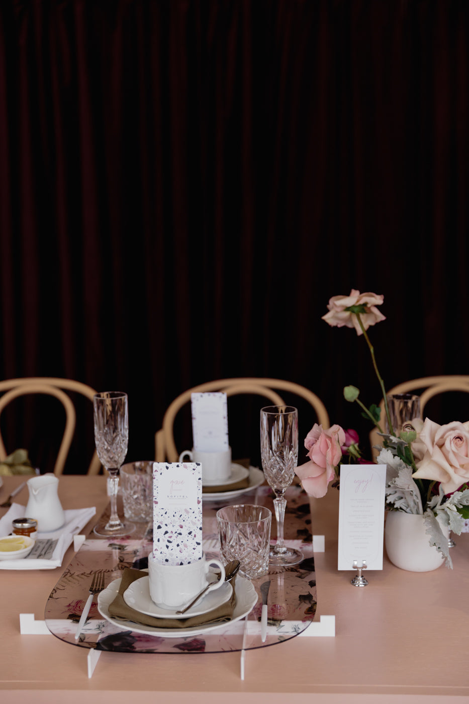 september-creative-perfect-party-co-terrazzo-place-card-sofitel-floral-charger-plates