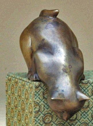 Our bronze cat figurine is ready to set a surprise in this sculpture designed for a shelf or ledge.