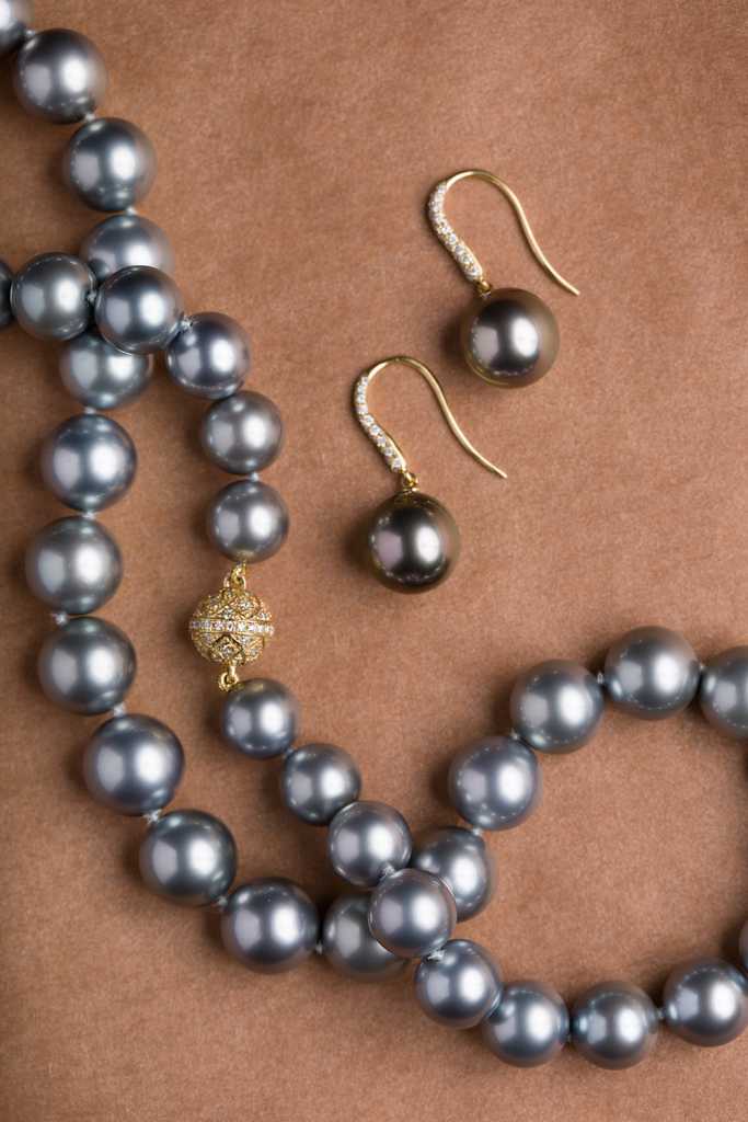 Tahitian Grey Pearl Necklace and Earrings