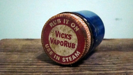 vicks vapor rub helps protect against honey robbing in beehives