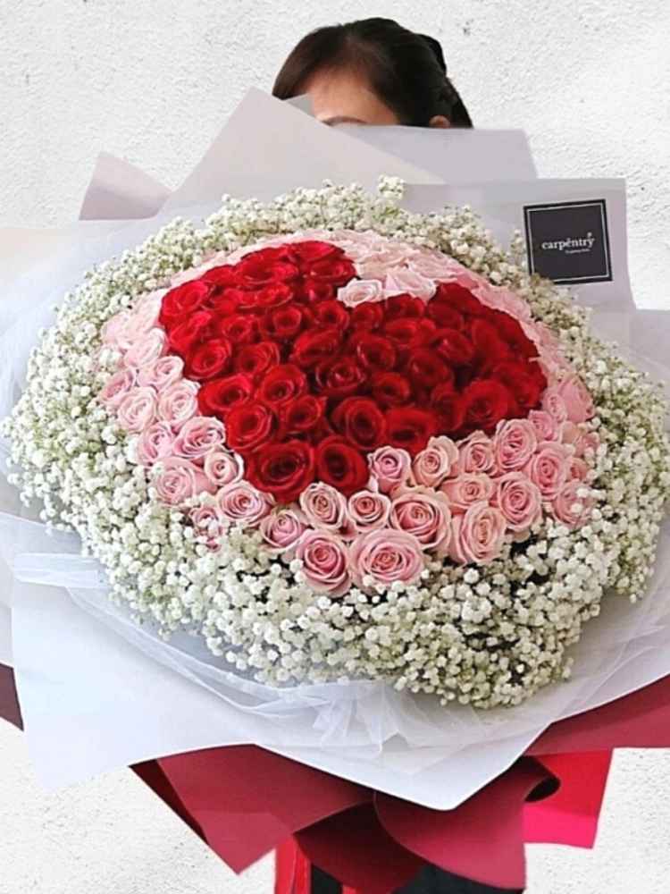 RED ROSES AND MILLION STARS BOUQUET - Bouquet of red roses and million  stars