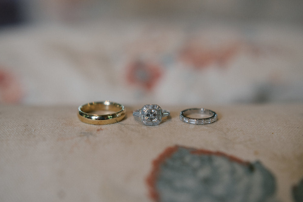 Photo of the wedding rings. 