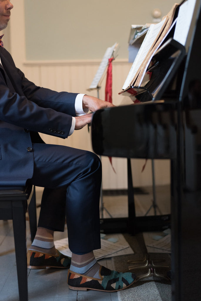 Piano player wearing kilim shoes during the ceremony. 