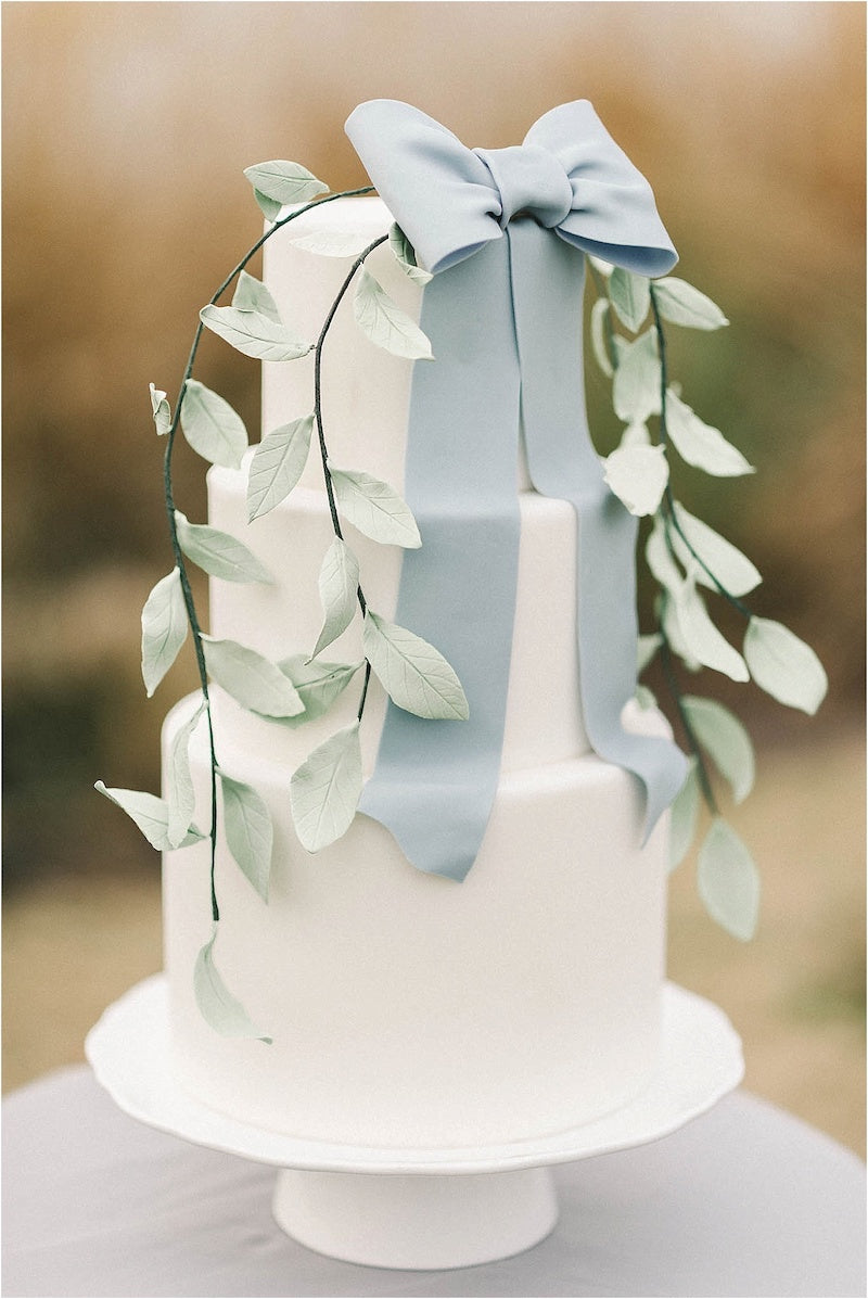 dusty blue bow on wedding cake