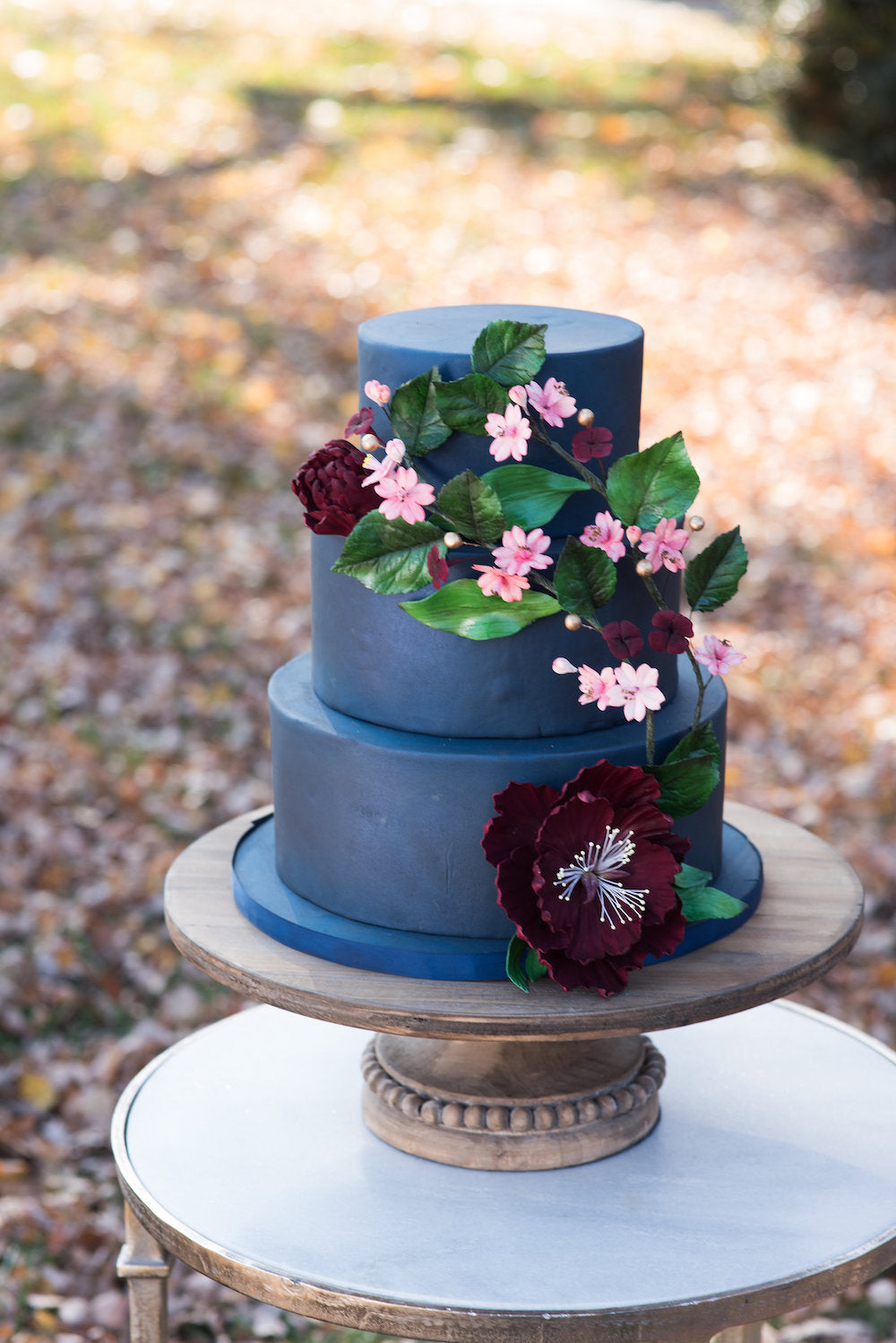 blue wedding cake - tips for changing or postponing wedding date from The Garter Girl