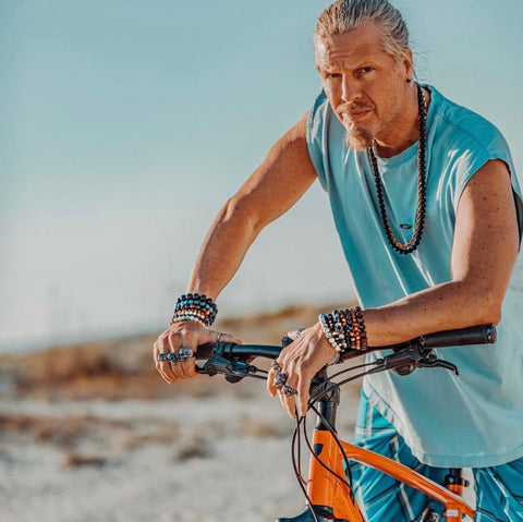 <img src="IMG-5865"alt="Caucasian male leaning on bike on siesta key beach">