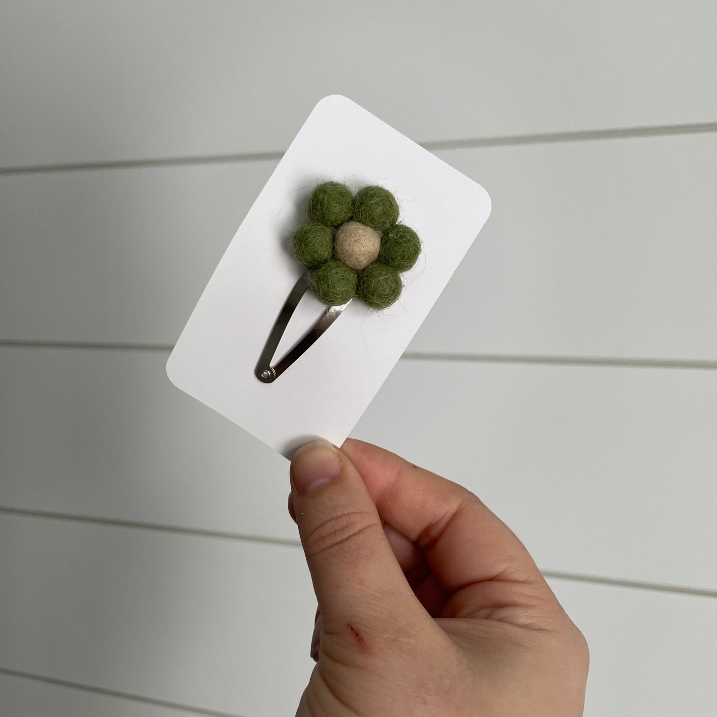 Barrette fleur vert olive