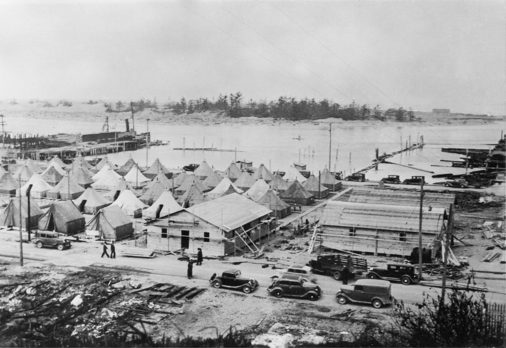 The Red Cross tent city on the waterfront after the 1936 Bandon Fire. -- Courtesy Bandon Historical Society Museum / #10263