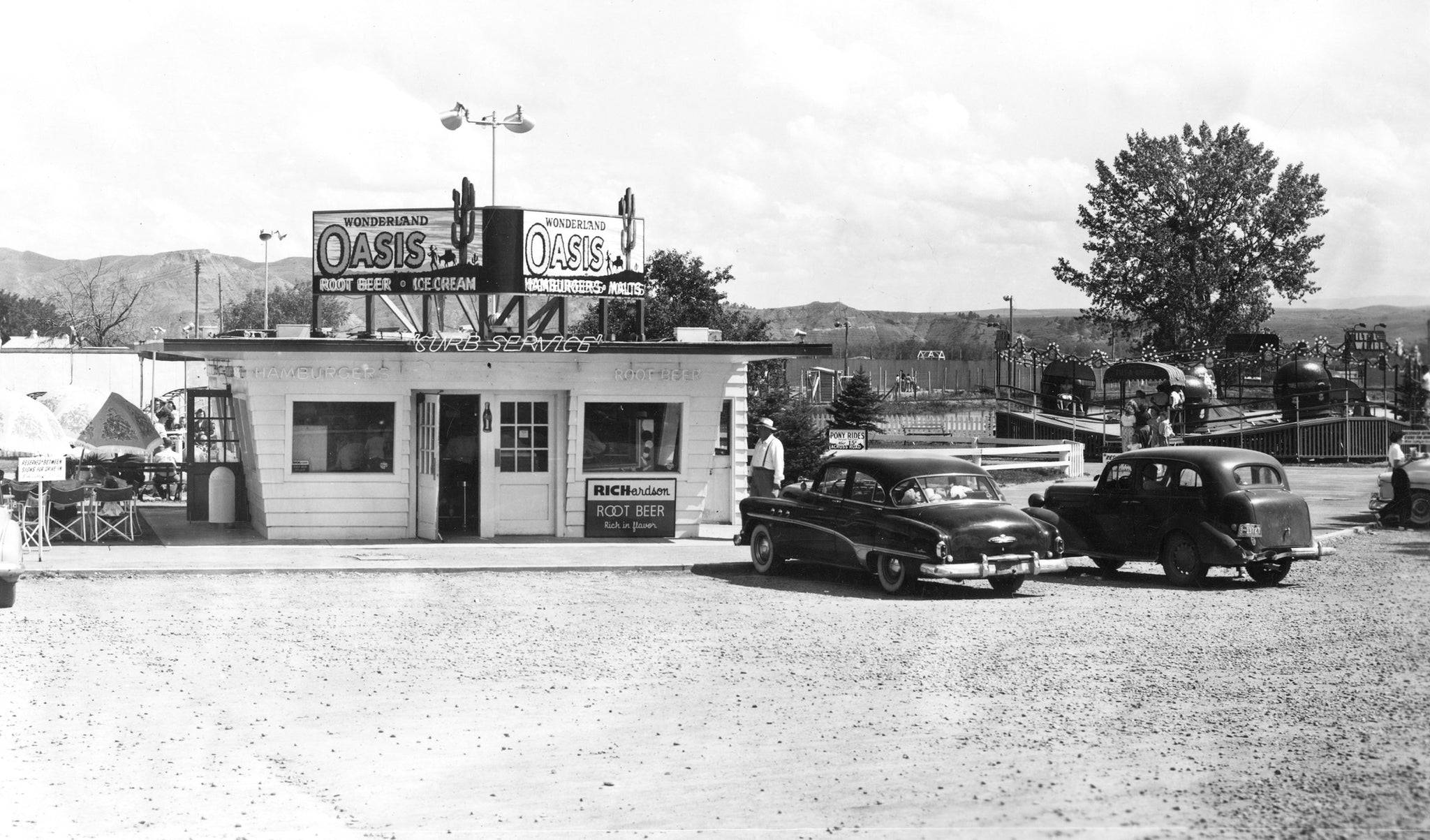 The Oasis drive-in cafe at Wonderland amusement park, 1950s. It served hamburgers, malts, ice cream, and root beer. -- Jim Reich