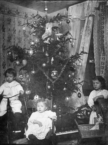 The Less children, who lived at 280 1/2 Austin Street, in December 1913. From left: William, Walter, Emily. -- PRISCILLA (LESS) KNISLEY