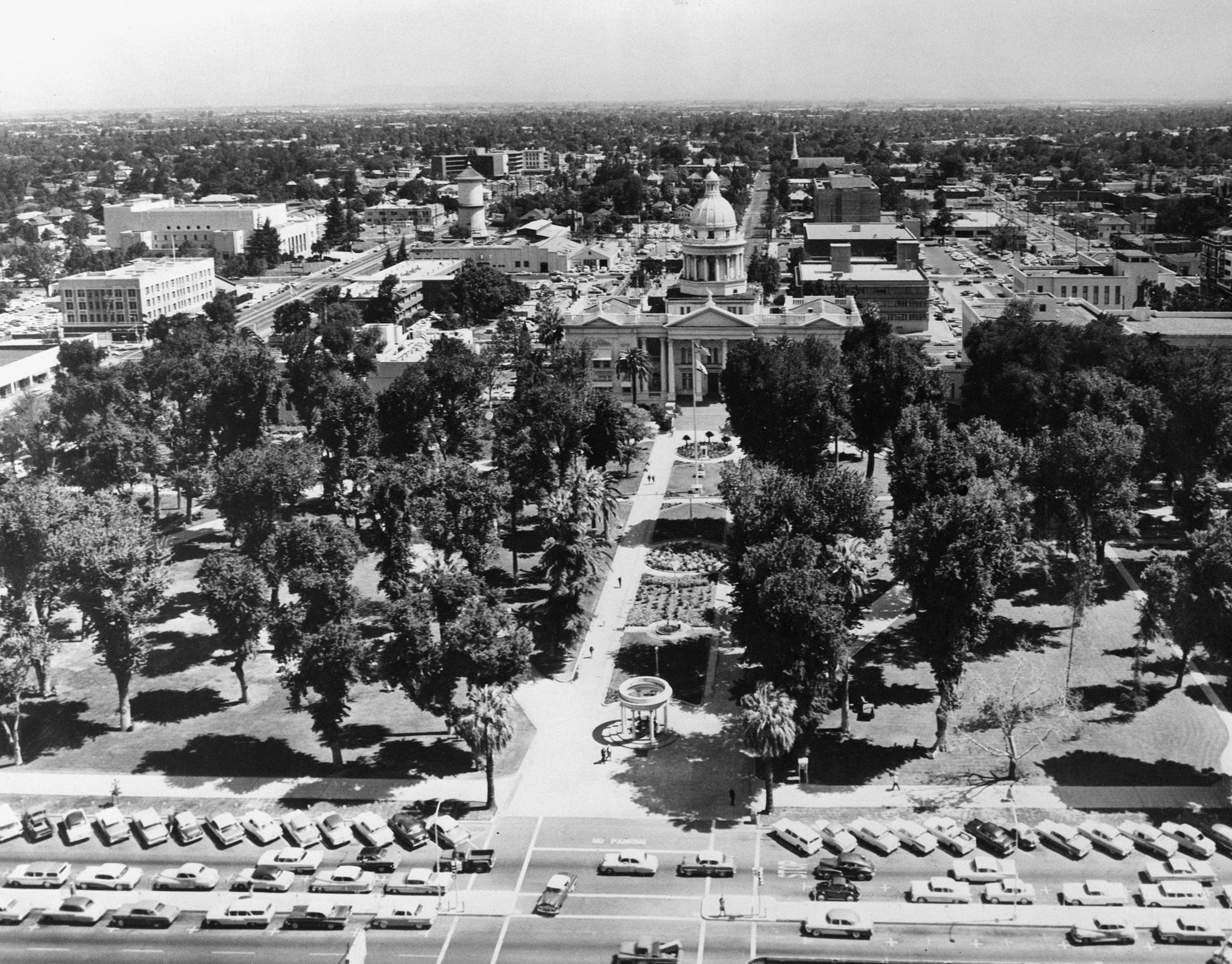 Fresno County Courthouse, circa 1960. -- Courtesy of Fresno Historical Society
