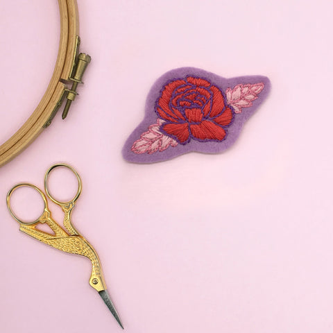 How to make an hand embroidered patch. Felt rose patch from Lazy May Fab flowers pattern set