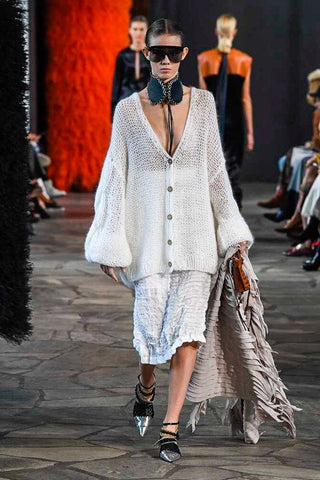 Loewe total look blanco paris fashion week