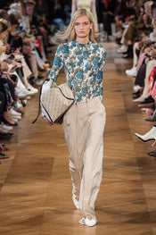 Conjunto pantalon beige top flores Stella Mc Cartney Paris fashion week