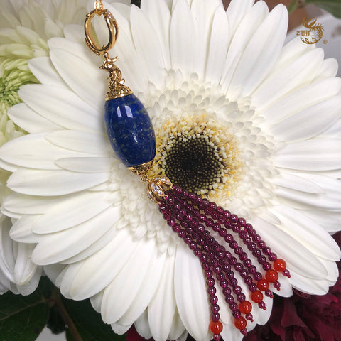 18K gold lapis lazuli pendant from Lao Feng Xiang Jewelry
