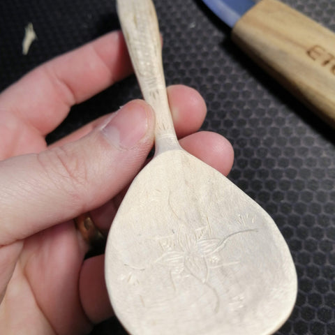 kolrosing designs on a wooden spoon