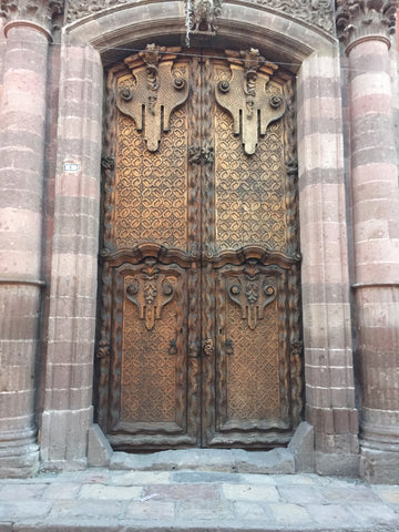 carved_doors_wood_old_architecture_san miguel_mexico