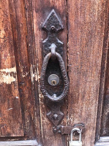 iron_doorknocker_san miguel_mexico_doors_architecture