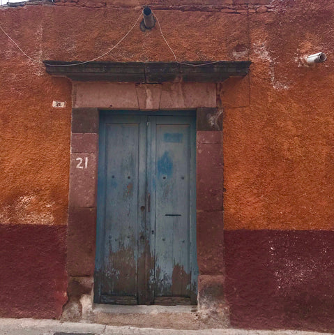 patina_rust_bllue_doors_stucco_orange_architecture_hacienda_san miguel_mexico