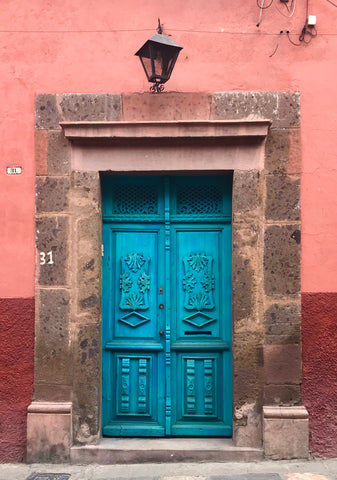 san_miguel_de_allende_mexico_doors_blue_stucco_pink_stone_surround