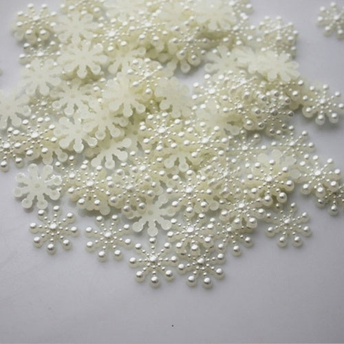 

Pearl Christmas Snowflake Flatback Crafting Embellishments (100 Pack / Pearl White)