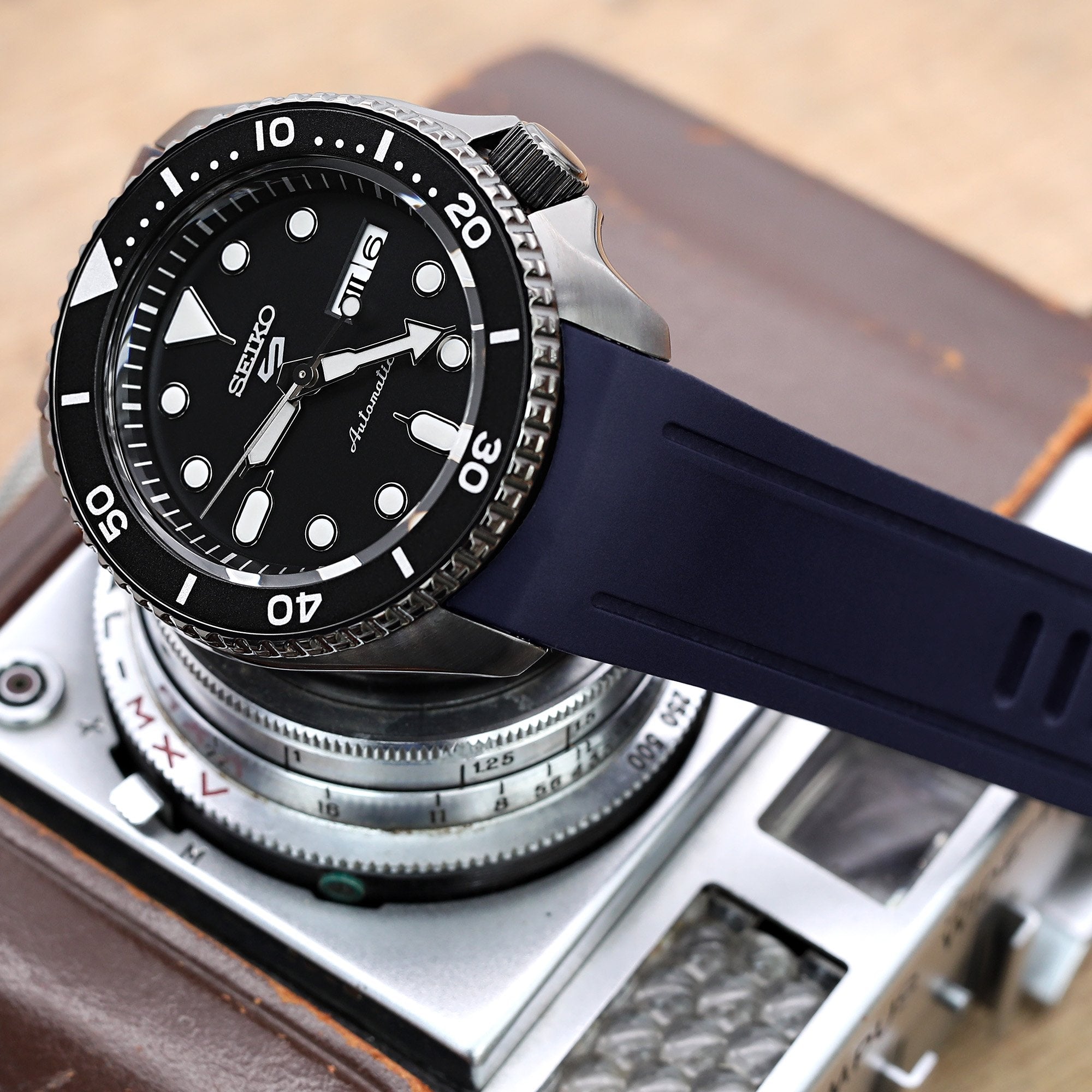 22mm Crafter Blue Navy Blue Rubber Curved Lug Watch Band for Seiko 5 Charcoal Black Buckle Strapcode Watch Bands