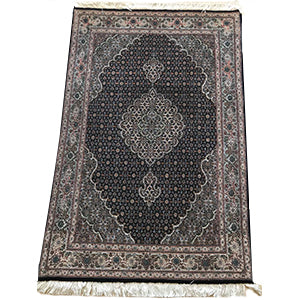 Persian handmade rug || فرش دستباف ایرانی - Iroonibazaar