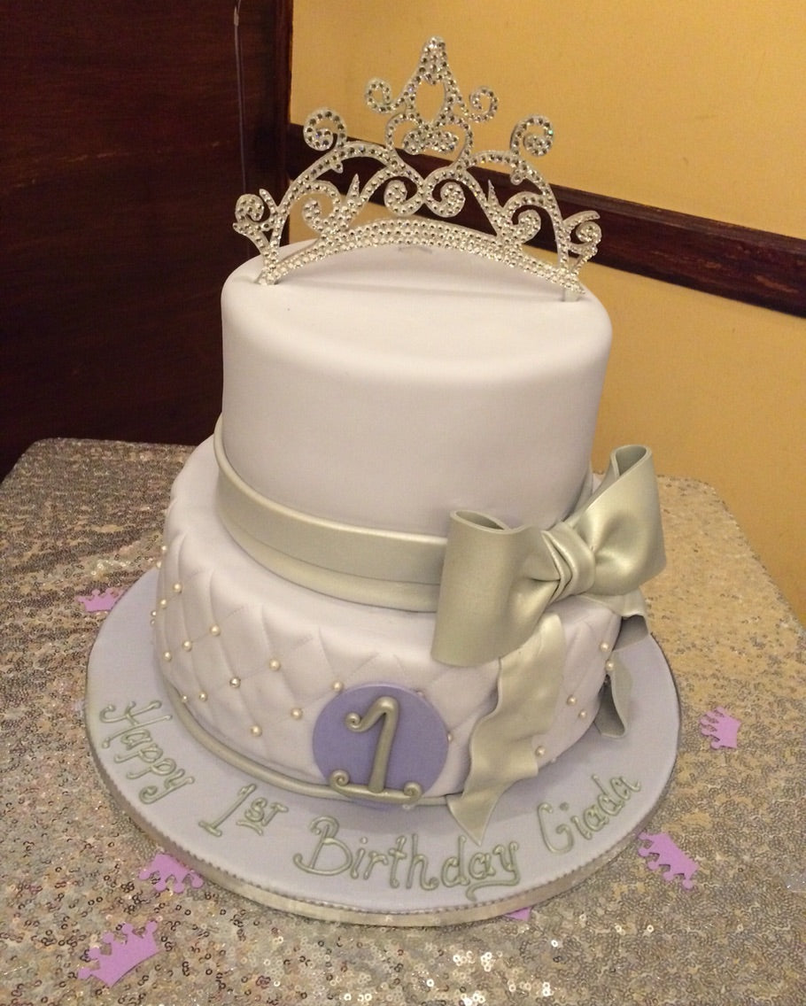 birthday crown cake