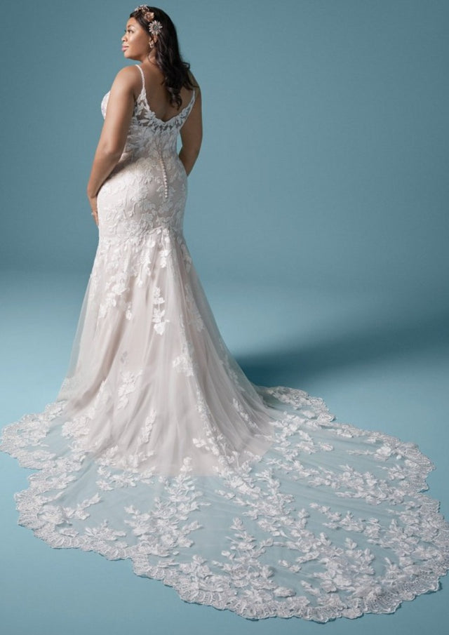 products/Maggie-Sottero-Giana-Lynette-20MT638AC-Curve-Back-MV.jpg