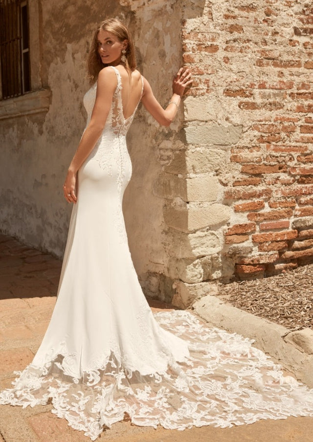 products/Maggie-Sottero-Mayuri-Fit-and-Flare-Wedding-Gown-22MN004B01-Alt8-IV.jpg