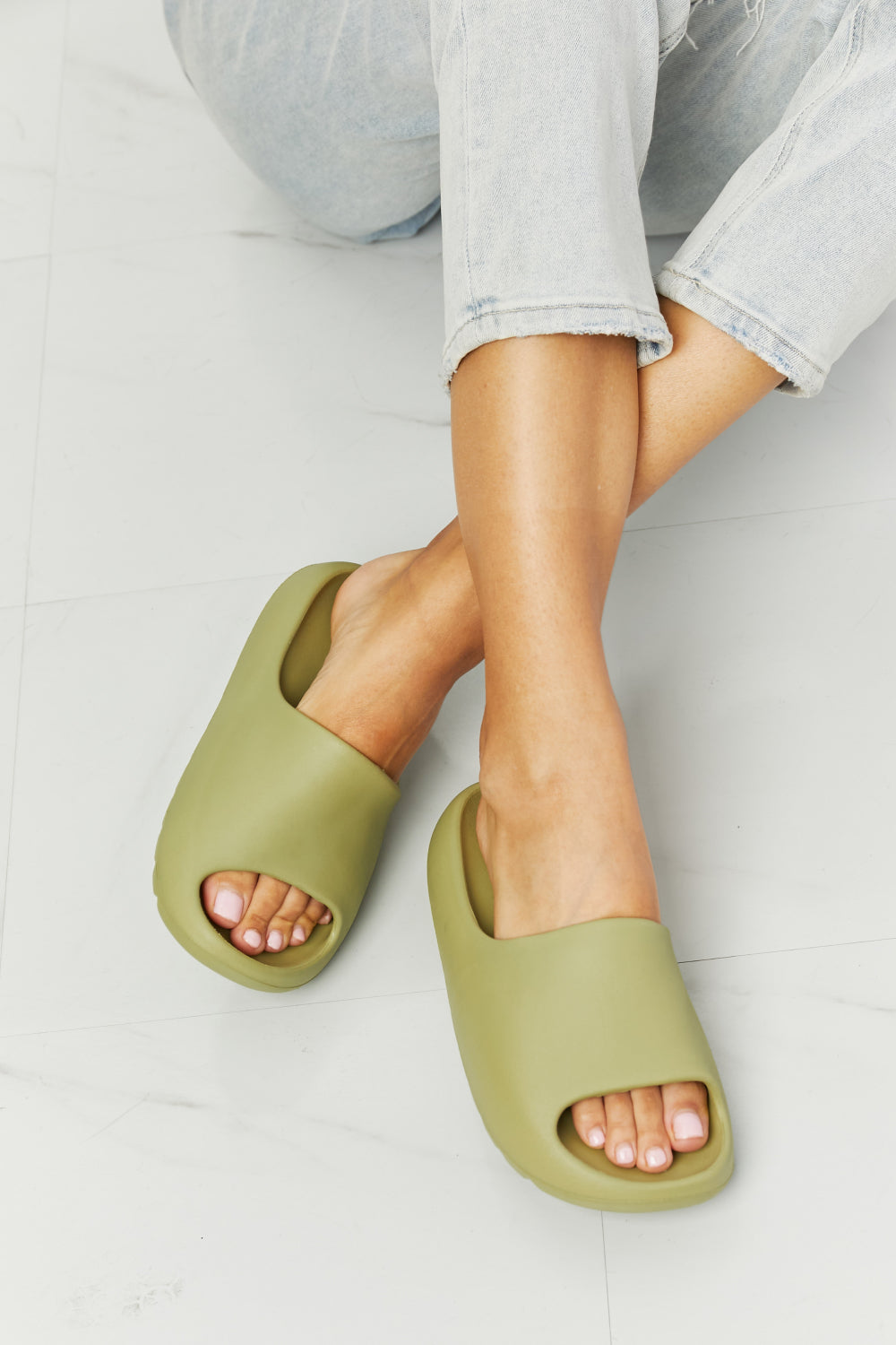 Cozy Sage Sandals [ONLINE EXCLUSIVE]