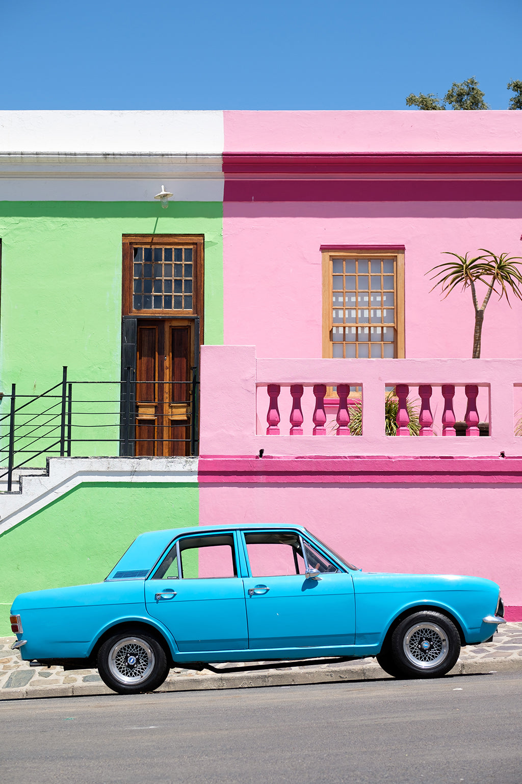 Safari Journal / Blog by Safari Fusion | Colour blocking Bo-Kaap | Colourful houses of Cape Town's Cape Malay Quarter | Photographer Arno Smit via Unsplash