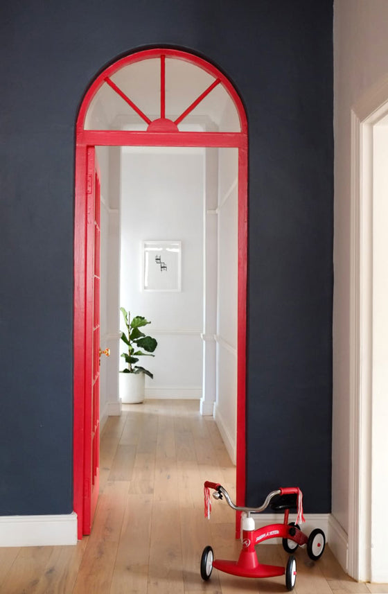 Safari Journal / Blog by Safari Fusion | Colour crush / red | A red door pops against dark walls, Cape Town, South Africa