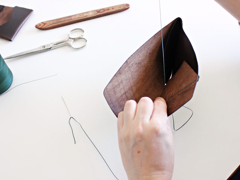 slim leather wallet hand stitching