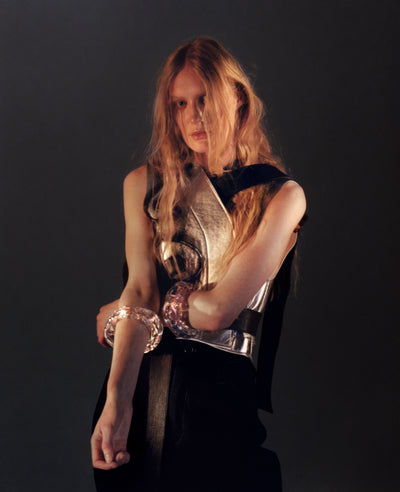 FW19-20 LET'S GET DOWTOWN
Photo: Devon Corman
Model: Eleanor (Troy Agency)
Styling: Sasha Wells
MUA: Laurie Deraps
Creative direction: Saam Emme