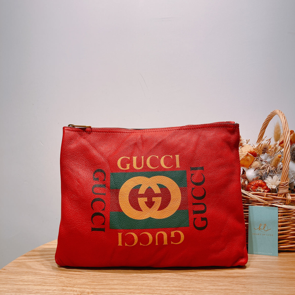 logo of gucci products