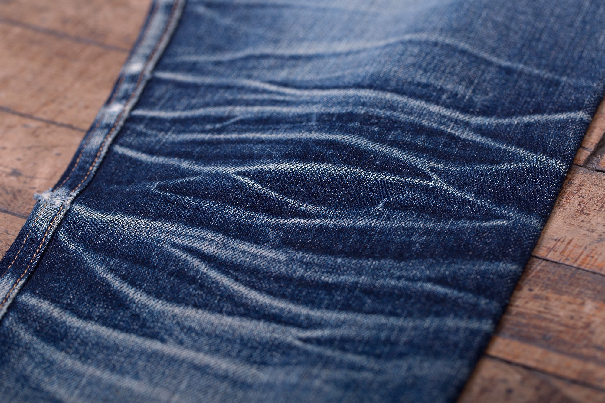 Closeup of high-contrast fading behind the knee of the ST-100x denim.