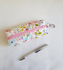 Thin Pencil Case sewing tutorial by Alison on Loreleijayne.com adorable pouch sewing pattern