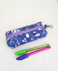 Thin Pencil pouch sewing tutorial by Alison on Loreleijayne.com adorable pouch sewing pattern