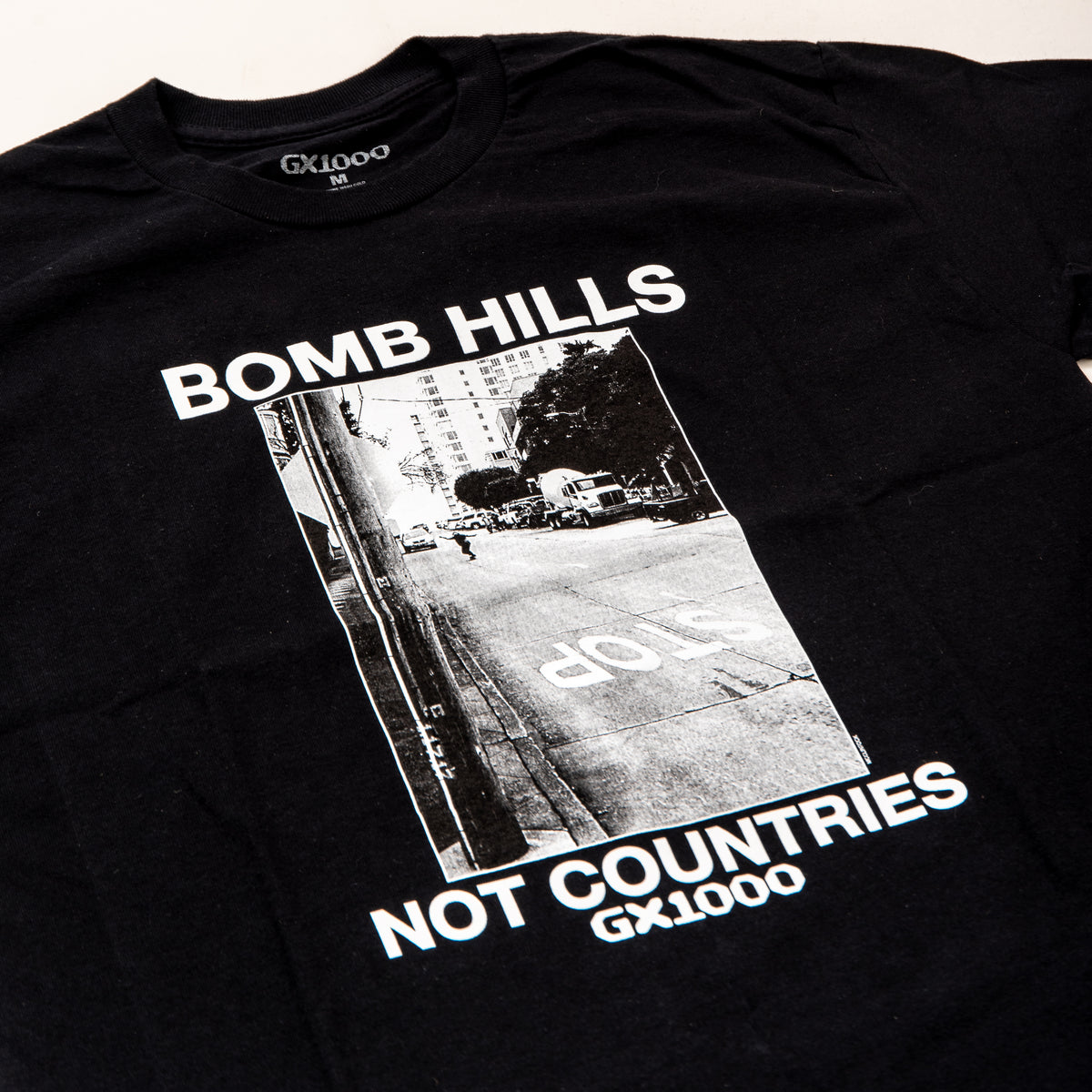 ご予約品ご予約品GX1000 (ジーエックスセン) BOMB HILLS NOT COUNTRIES TEE CHARCOAL Tシャツ・カットソー 