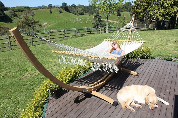 Curved metal hammock stand