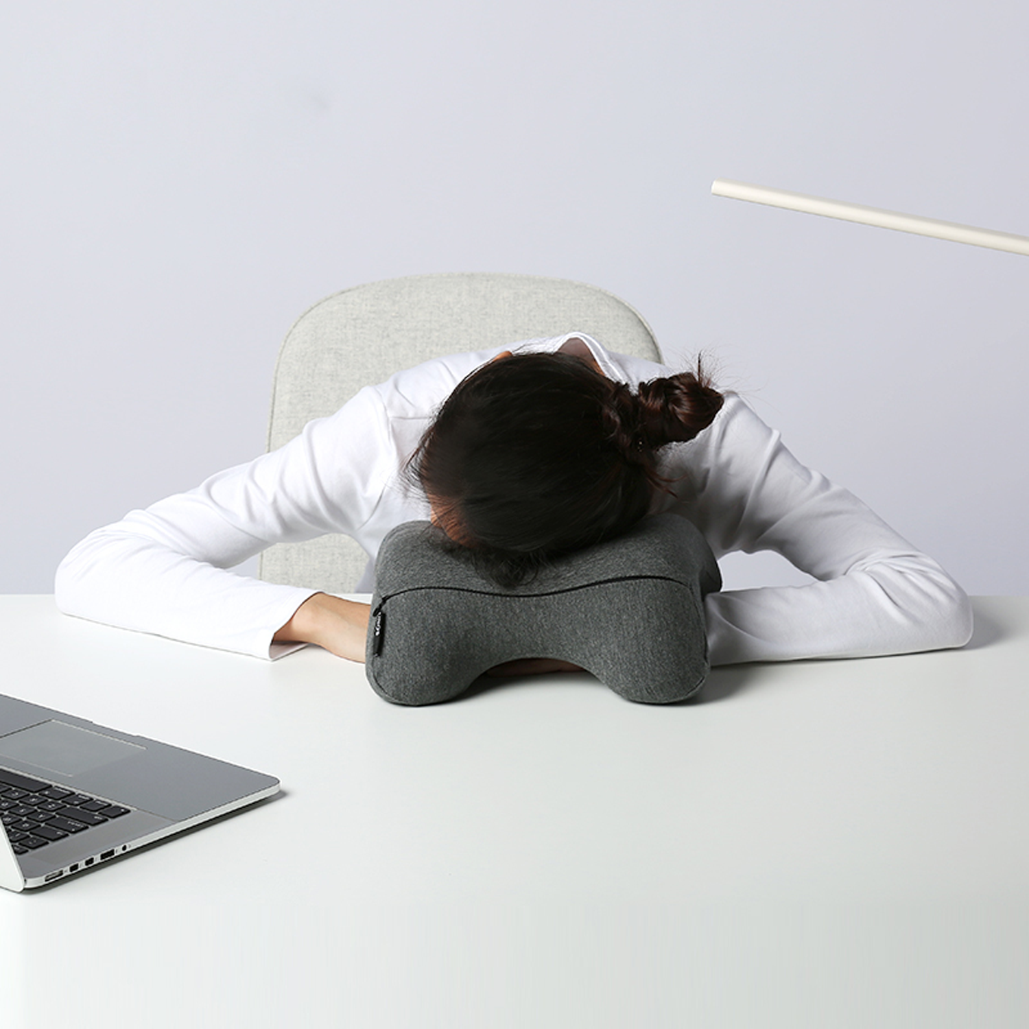 The Power Nap Head Pillow - Hammacher Schlemmer