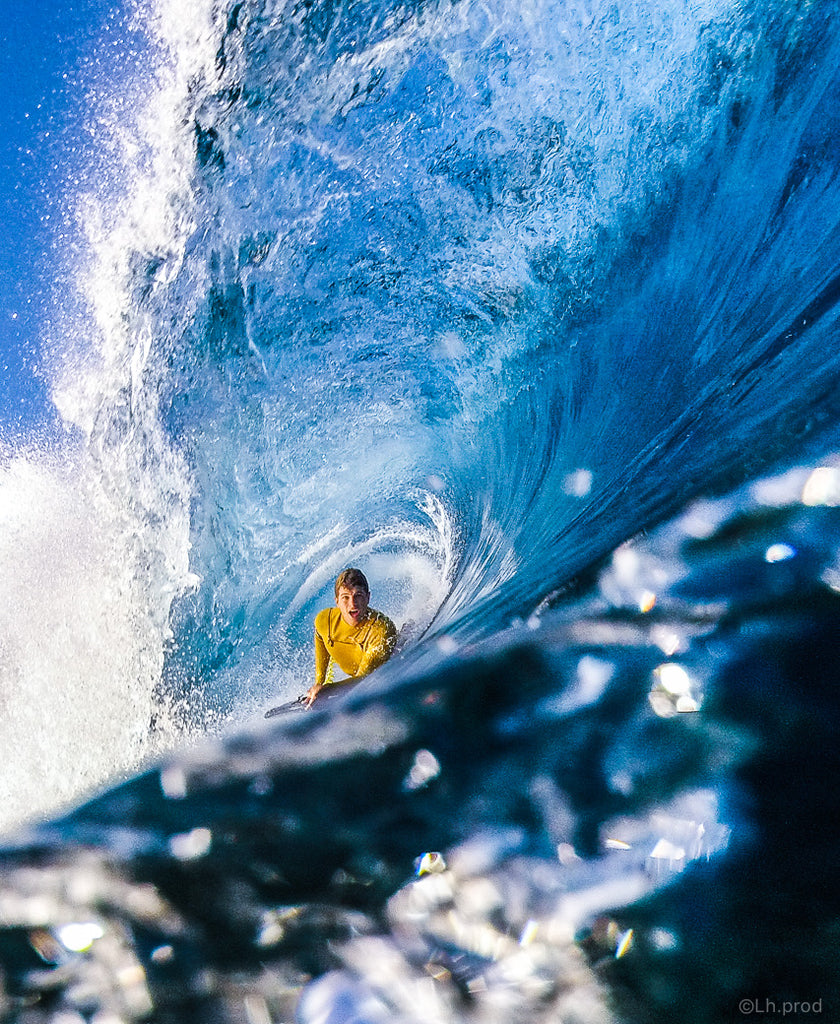 Photographie surf extreme FLYINGCLOUD SWIMWEAR TAHITI LEA LH PROD