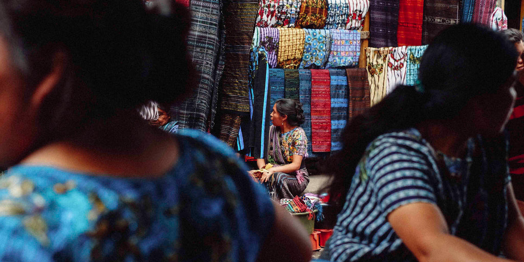market guatemala women santiago atitlan gaiardo