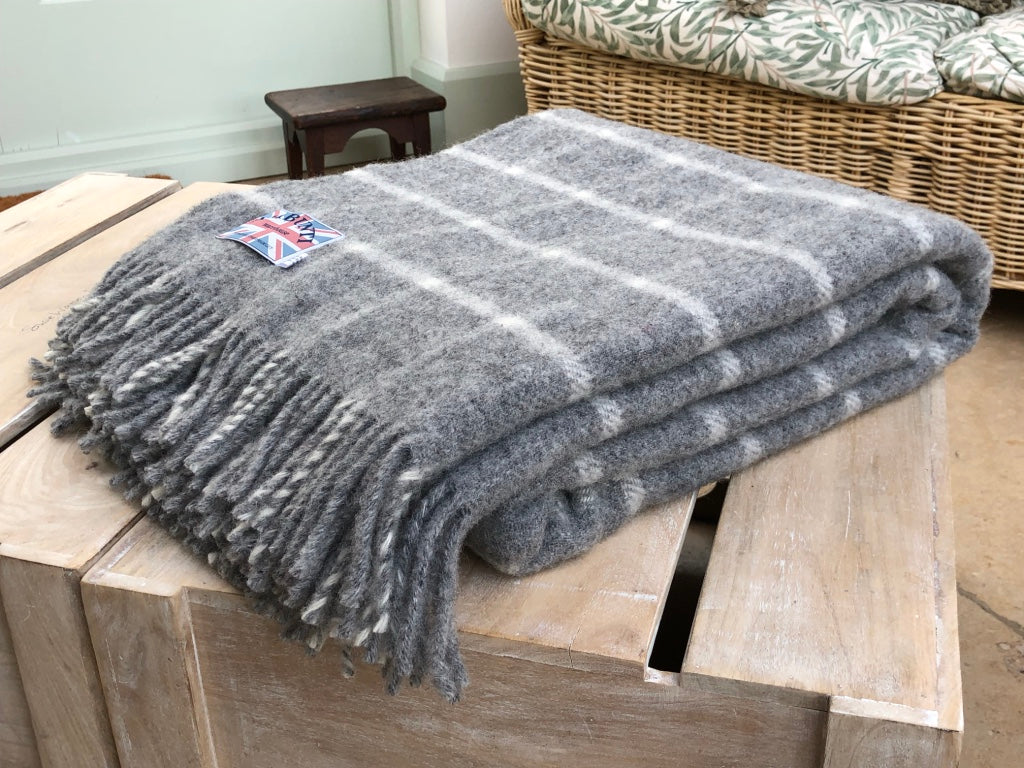 Style idea using a grey wool throw folded up on a coffee table