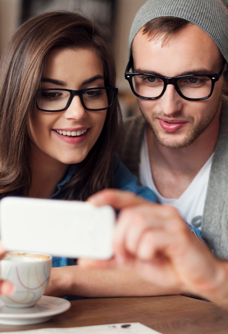 Colección de lentes ópticos recomendados para hombre y mujer con rostro de tipo diamante. Que tipo de lentes usar según mi cara.