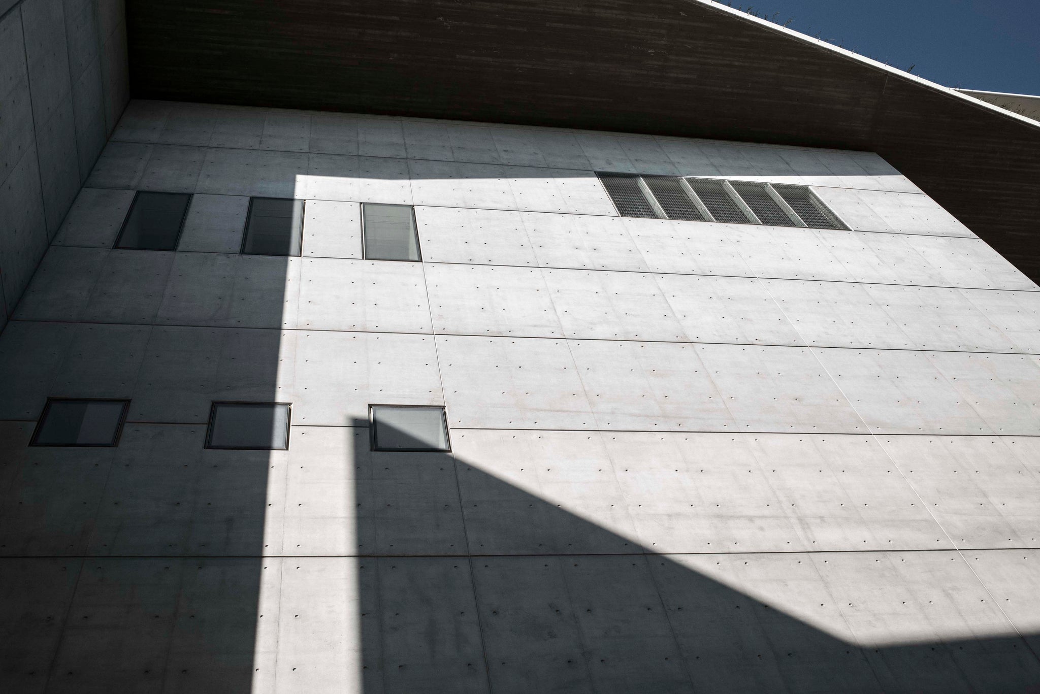 Stavros Niarchos Foundation in shadow and light