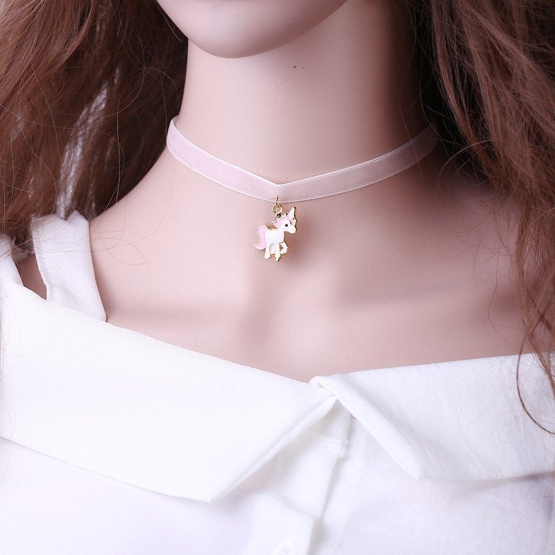 choker necklace with pendant